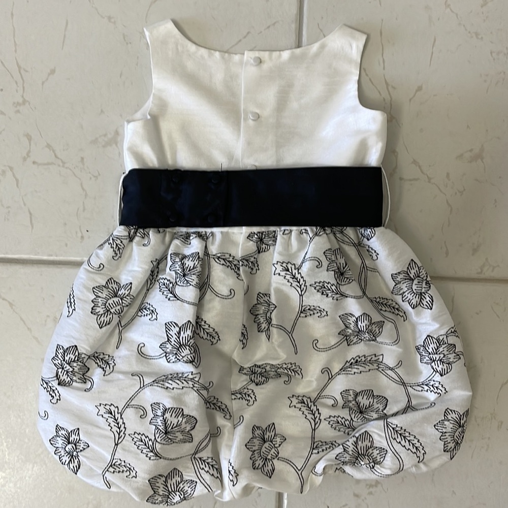 Dress - Picture 4 of 7